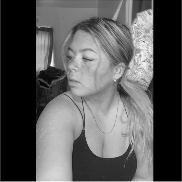 Meet your Posher, Hailey - Picture 1 of 1